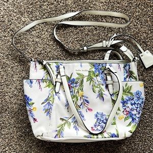 Dana Buchman purse - crossbody/handbag, zipper and pockets on the inside